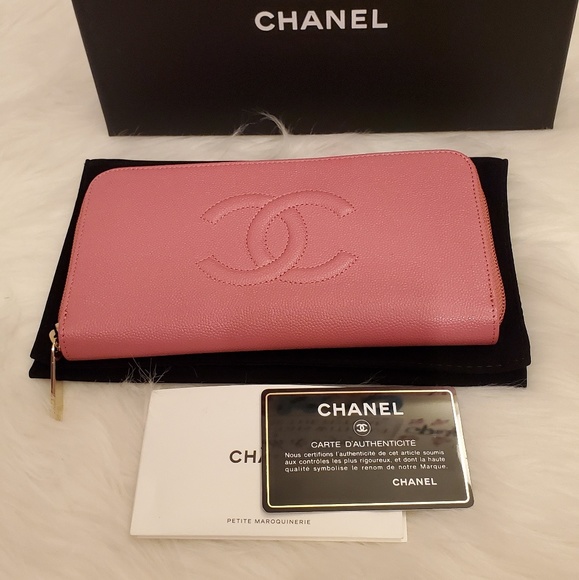 CHANEL Handbags - CHANEL ZIPPY WALLET